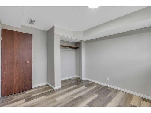 1526 And 1528 35 Street Se, Calgary, AB - Indoor Photo Showing Other Room