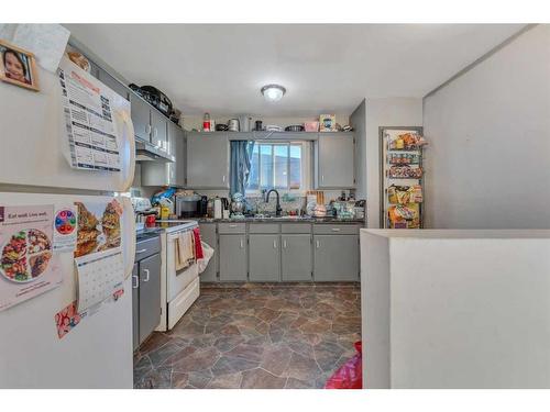 1526 And 1528 35 Street Se, Calgary, AB - Indoor Photo Showing Kitchen