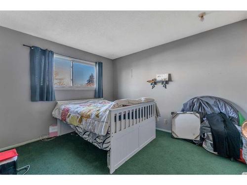 1526 And 1528 35 Street Se, Calgary, AB - Indoor Photo Showing Bedroom