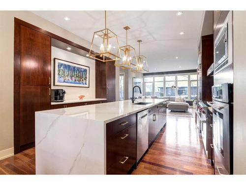 2329 6 Avenue Nw, Calgary, AB - Indoor Photo Showing Kitchen With Upgraded Kitchen