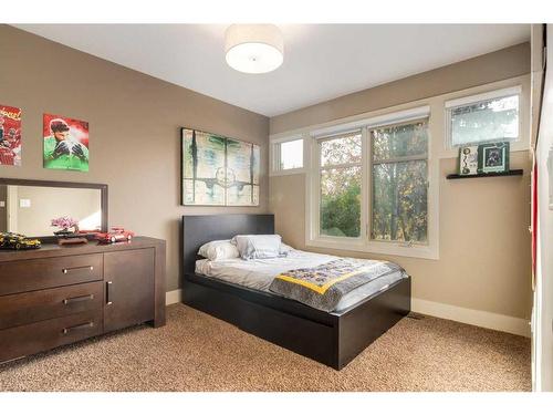 2329 6 Avenue Nw, Calgary, AB - Indoor Photo Showing Bedroom