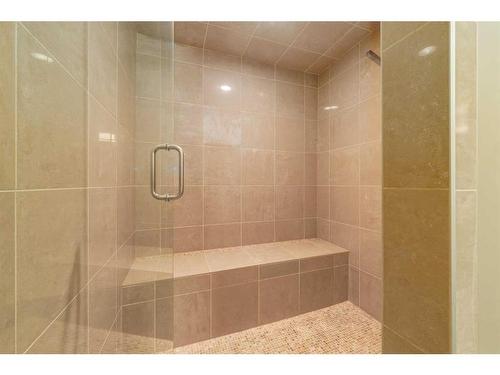 2329 6 Avenue Nw, Calgary, AB - Indoor Photo Showing Bathroom