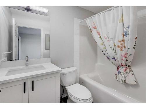 55 Willowbrook Crescent Nw, Airdrie, AB - Indoor Photo Showing Bathroom