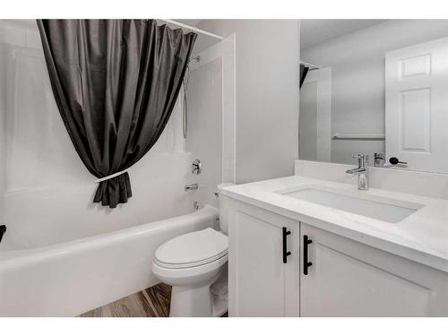 55 Willowbrook Crescent Nw, Airdrie, AB - Indoor Photo Showing Bathroom