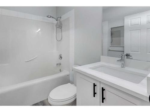 55 Willowbrook Crescent Nw, Airdrie, AB - Indoor Photo Showing Bathroom