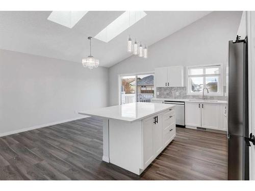 55 Willowbrook Crescent Nw, Airdrie, AB - Indoor Photo Showing Kitchen With Upgraded Kitchen