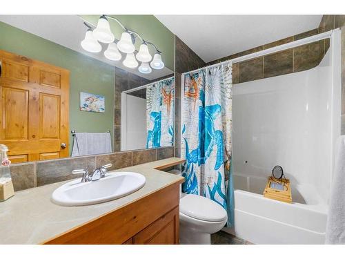 36 Brightonstone Gardens Se, Calgary, AB - Indoor Photo Showing Bathroom