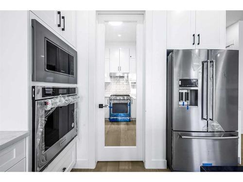 4516 87Avenue Ne Avenue Ne, Calgary, AB - Indoor Photo Showing Kitchen