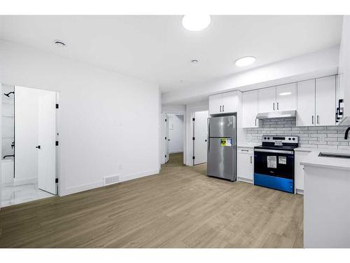 4516 87Avenue Ne Avenue Ne, Calgary, AB - Indoor Photo Showing Kitchen