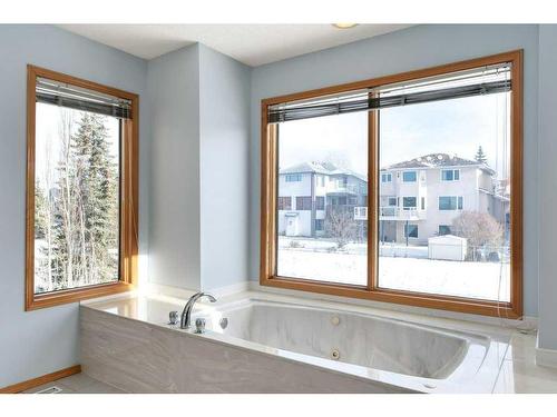 12 Arbour Glen Green Nw, Calgary, AB - Indoor Photo Showing Bathroom