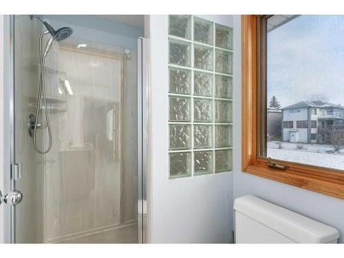 12 Arbour Glen Green Nw, Calgary, AB - Indoor Photo Showing Bathroom