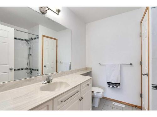 12 Arbour Glen Green Nw, Calgary, AB - Indoor Photo Showing Bathroom