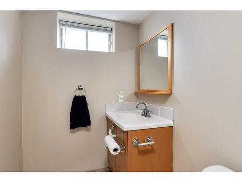 12 Arbour Glen Green Nw, Calgary, AB - Indoor Photo Showing Bathroom