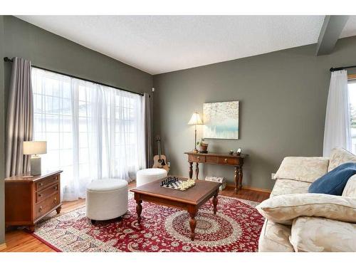 12 Arbour Glen Green Nw, Calgary, AB - Indoor Photo Showing Living Room