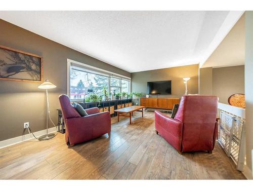 58 Brae Glen Lane Sw, Calgary, AB - Indoor Photo Showing Living Room