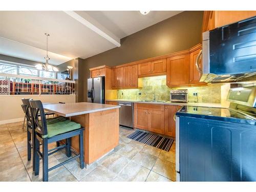 58 Brae Glen Lane Sw, Calgary, AB - Indoor Photo Showing Kitchen