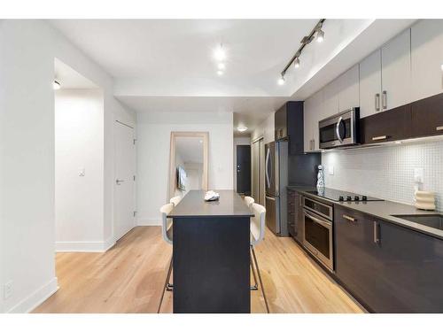 303-550 Riverfront Avenue Se, Calgary, AB - Indoor Photo Showing Kitchen With Upgraded Kitchen