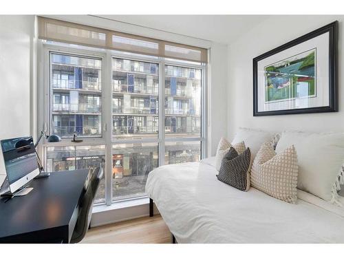 303-550 Riverfront Avenue Se, Calgary, AB - Indoor Photo Showing Bedroom