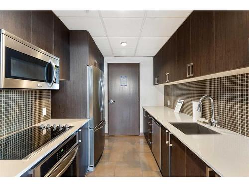 303-550 Riverfront Avenue Se, Calgary, AB - Indoor Photo Showing Kitchen With Upgraded Kitchen