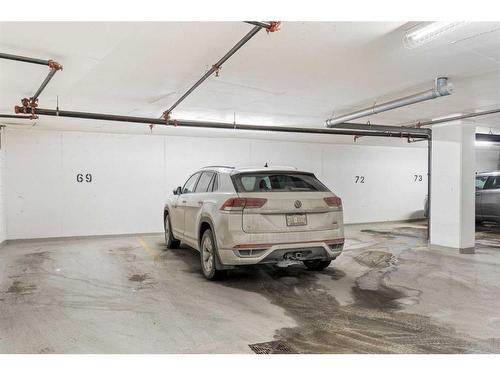 303-550 Riverfront Avenue Se, Calgary, AB - Indoor Photo Showing Garage