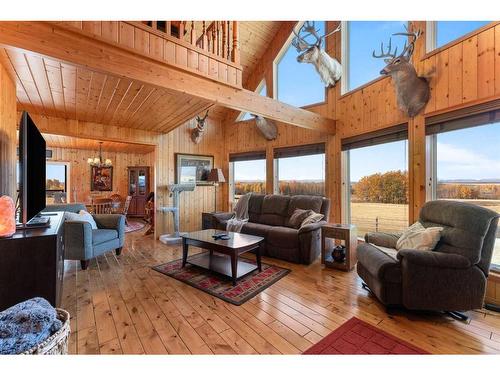 3245 Township Road 292, Rural Mountain View County, AB - Indoor Photo Showing Living Room