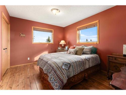 3245 Township Road 292, Rural Mountain View County, AB - Indoor Photo Showing Bedroom