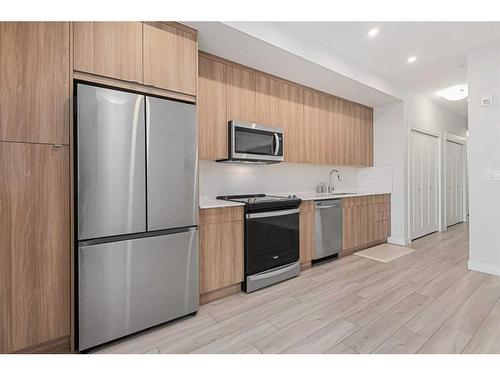 305-500 Auburn Meadows Common Se, Calgary, AB - Indoor Photo Showing Kitchen