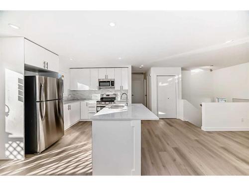 149 Eagle Road North, Lethbridge, AB - Indoor Photo Showing Kitchen With Double Sink With Upgraded Kitchen