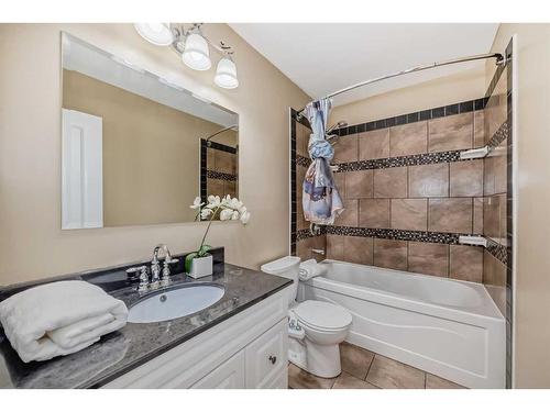 604 Westchester Road, Strathmore, AB - Indoor Photo Showing Bathroom