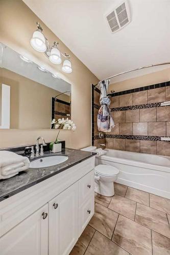 604 Westchester Road, Strathmore, AB - Indoor Photo Showing Bathroom