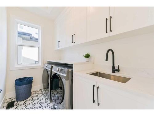 1468 Coopers Landing Sw, Airdrie, AB - Indoor Photo Showing Laundry Room