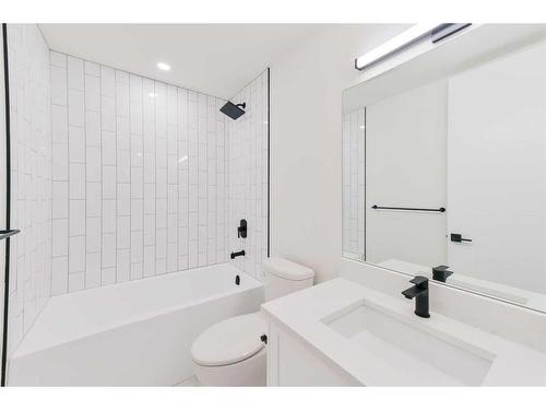 1468 Coopers Landing Sw, Airdrie, AB - Indoor Photo Showing Bathroom