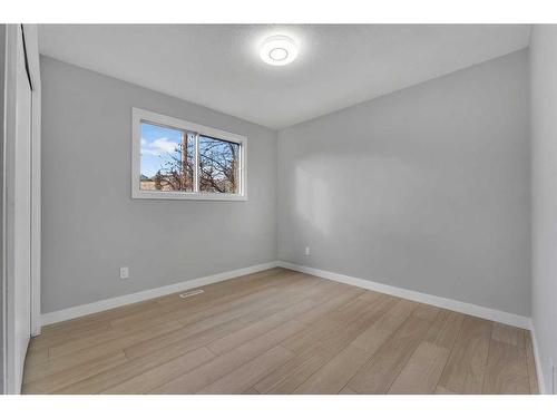 19 Deer Lane Road Se, Calgary, AB - Indoor Photo Showing Other Room