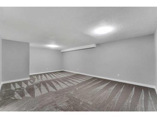 19 Deer Lane Road Se, Calgary, AB - Indoor Photo Showing Other Room