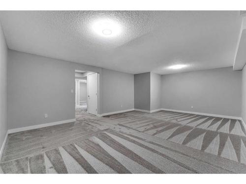 19 Deer Lane Road Se, Calgary, AB - Indoor Photo Showing Other Room