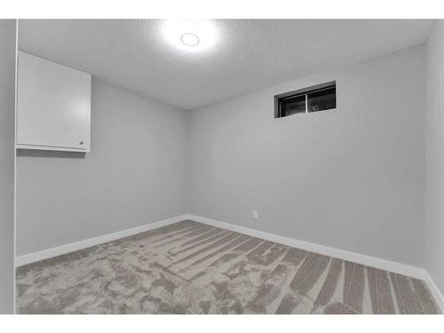 19 Deer Lane Road Se, Calgary, AB - Indoor Photo Showing Other Room