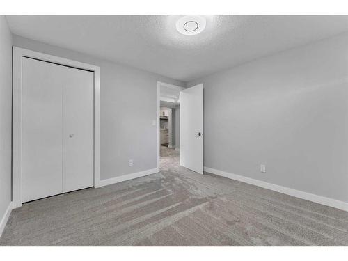 19 Deer Lane Road Se, Calgary, AB - Indoor Photo Showing Other Room