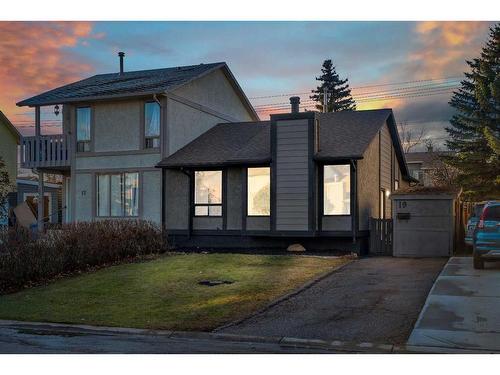 19 Deer Lane Road Se, Calgary, AB - Outdoor With Facade