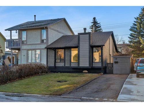 19 Deer Lane Road Se, Calgary, AB - Outdoor With Facade