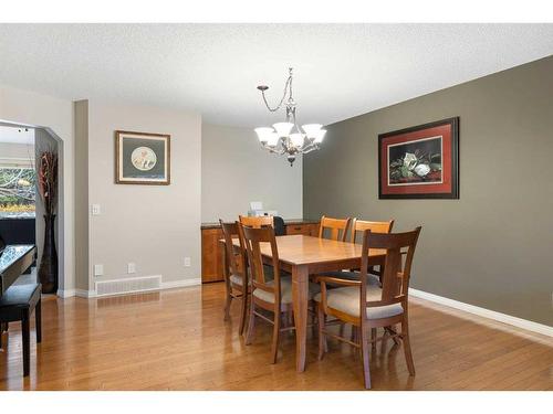 77 Shannon Circle Sw, Calgary, AB - Indoor Photo Showing Dining Room