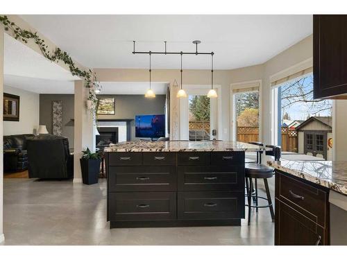 77 Shannon Circle Sw, Calgary, AB - Indoor Photo Showing Kitchen