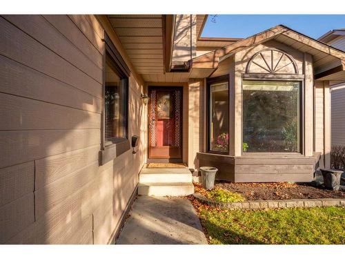 77 Shannon Circle Sw, Calgary, AB - Outdoor