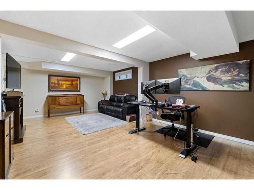 77 Shannon Circle Sw, Calgary, AB - Indoor Photo Showing Other Room