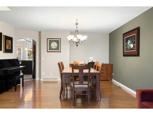 77 Shannon Circle Sw, Calgary, AB - Indoor Photo Showing Dining Room