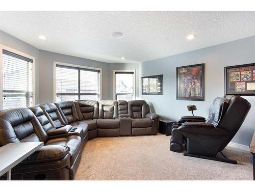 52 Mahogany Heath Se, Calgary, AB - Indoor Photo Showing Living Room