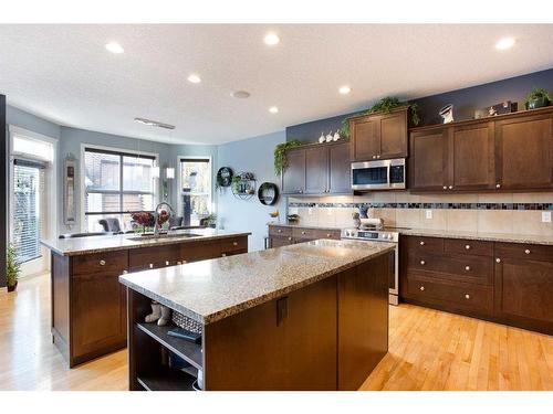 52 Mahogany Heath Se, Calgary, AB - Indoor Photo Showing Kitchen