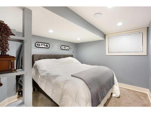 52 Mahogany Heath Se, Calgary, AB - Indoor Photo Showing Bedroom