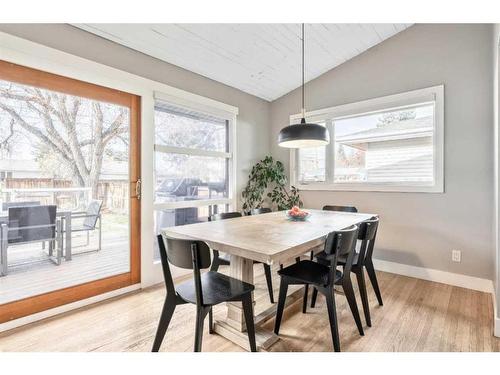 21 Holden Road Sw, Calgary, AB - Indoor Photo Showing Dining Room