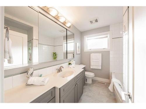 21 Holden Road Sw, Calgary, AB - Indoor Photo Showing Bathroom