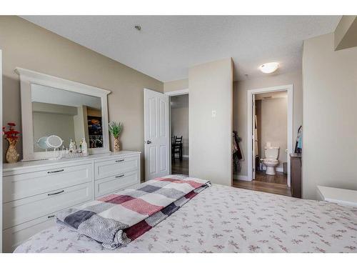 102-7110 80 Avenue Ne, Calgary, AB - Indoor Photo Showing Bedroom